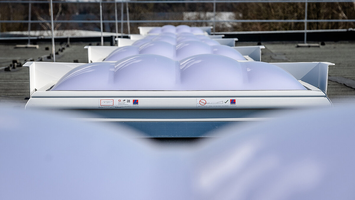 F100 W dome rooflight on the roof of the R-Pharm building in Illertissen.