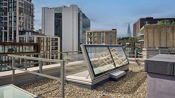 LAMILUX flat roof exit on the roof of Mulberry Academy London, surrounded by gravel and modern architecture