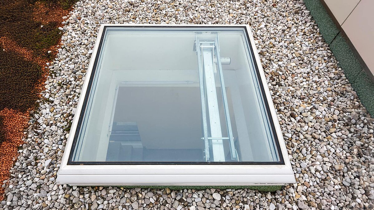 Exterior view of the LAMILUX F100 flat roof window on the roof of the Zaltech headquarters in Moosdorf, Austria.