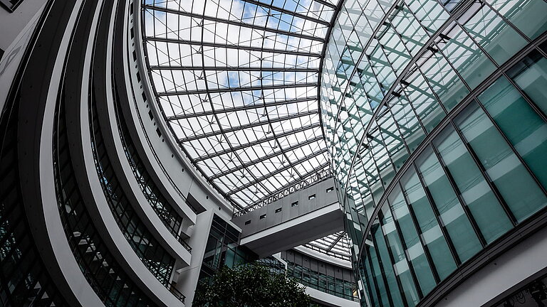 View of the curved glass façade and the intricate roof at the BMW Group Research and Innovation Center FIZ.