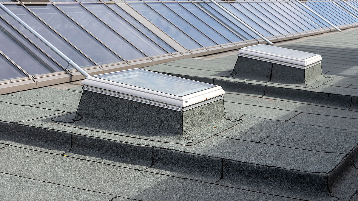 Skylights and glass roof of the Factory Campus in Düsseldorf featuring modern architecture.