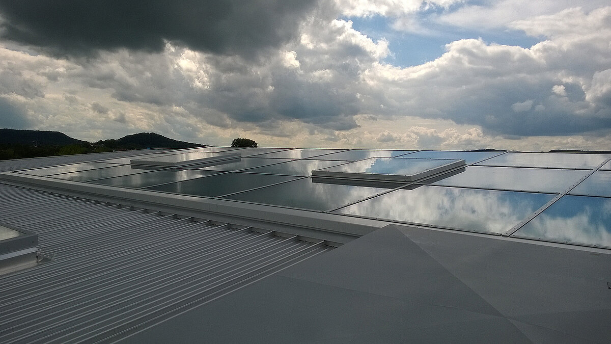 LAMILUX glass roofs on Willibald-Gluck-Gymnasium in Neumarkt under a cloudy sky.